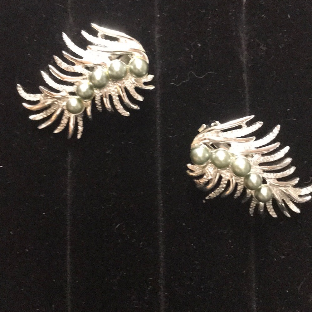 Vintage Sarah Cov Clip On Earrings - Picture 2 of 3